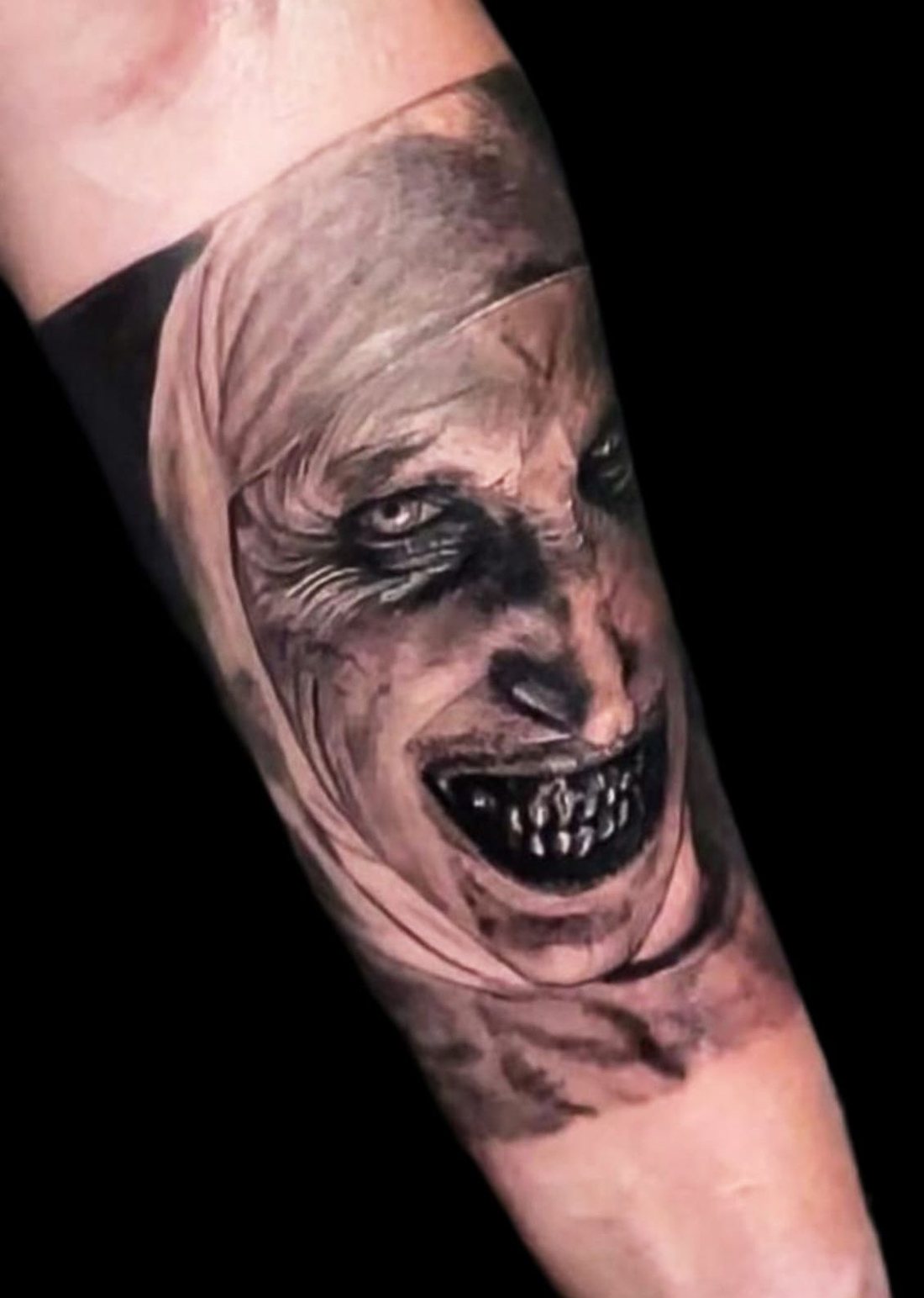 El Joker tatuado en realismo