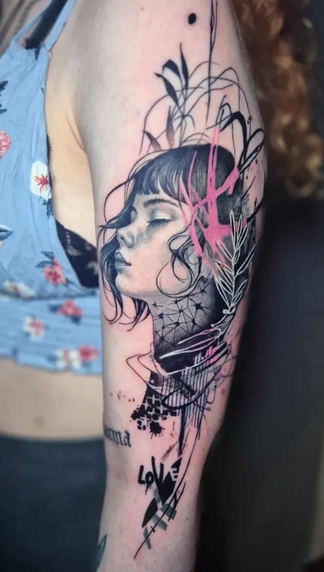 Tatuaje surrealista en color